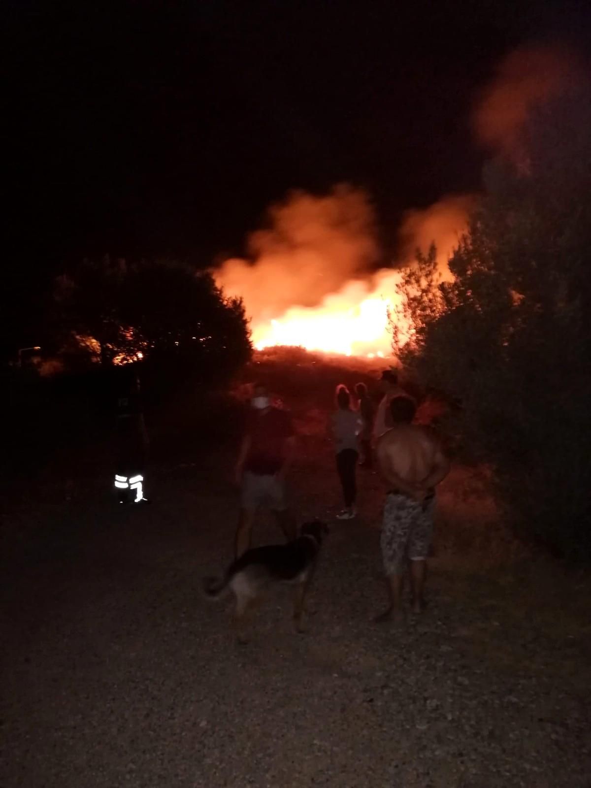 Datça\'da otluk alandaki yangın söndürüldü