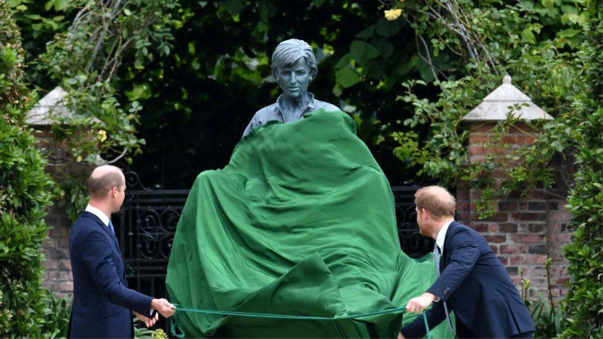 Prens William ve Harry, anneleri Prenses Diana\'nın heykelini açacak