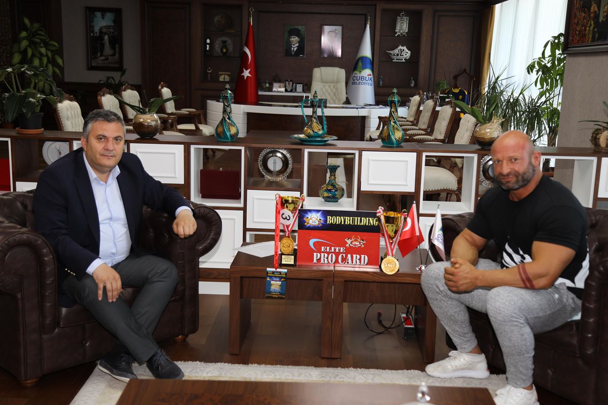 Dünya şampiyonu Toptanoğlu\'ndan Başkan Demirbaş\'a ziyaret