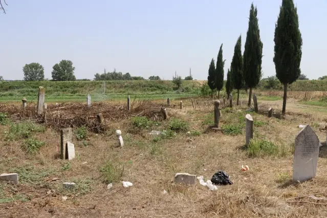 Edirne'de Osmanlı mezar taşlarının sergilendiği alanların daha özenli korunması istendi