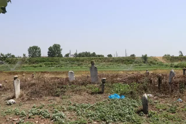 Edirne'de Osmanlı mezar taşlarının sergilendiği alanların daha özenli korunması istendi