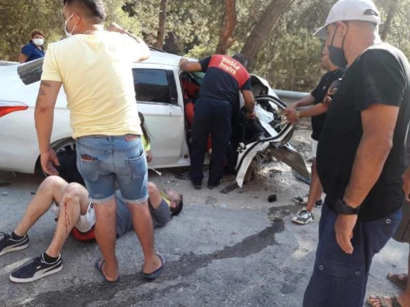 Fethiye'de otomobil ile cip çarpıştı, 4'ü yabancı 8 kişi yaralandı