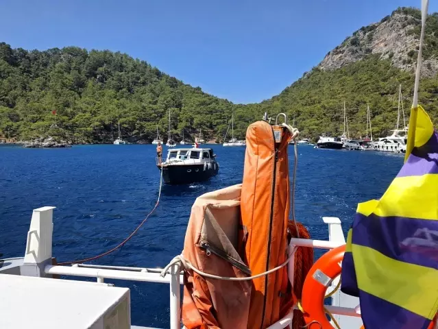 Fethiye'de sürüklenen tekneyi kıyı emniyeti kurtardı