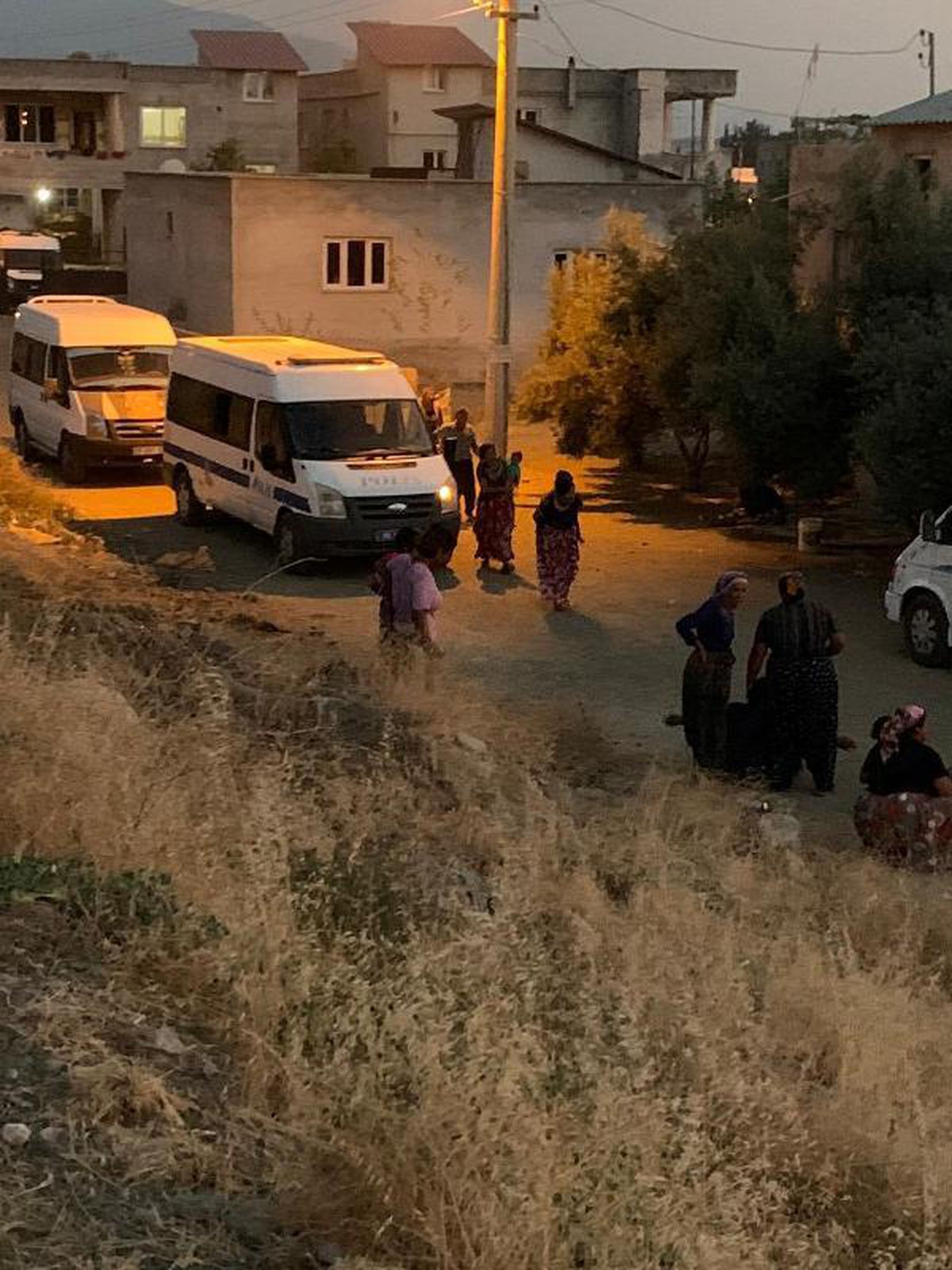 Freni boşalan minibüsün altında kalan Eren hayatını kaybetti