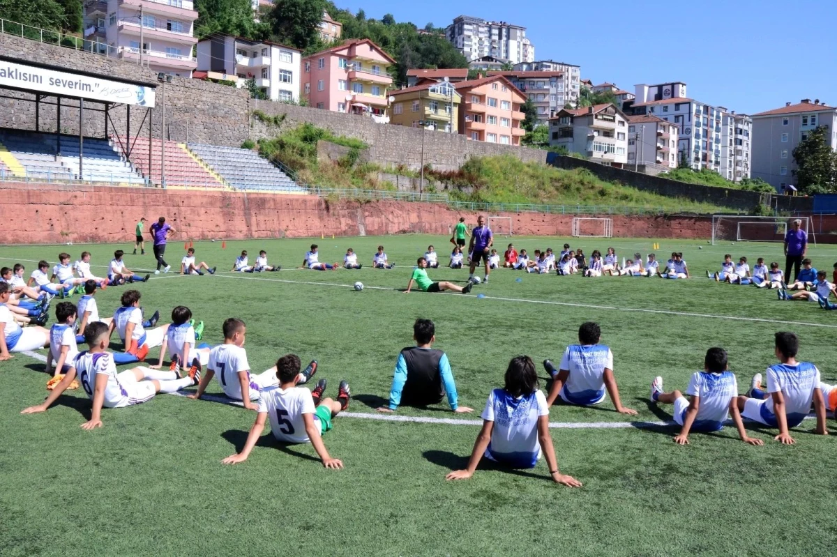 Futbol okuluna yoğun ilgi