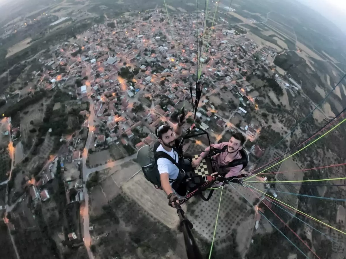 Gökyüzünde tavla keyfi yaptılar