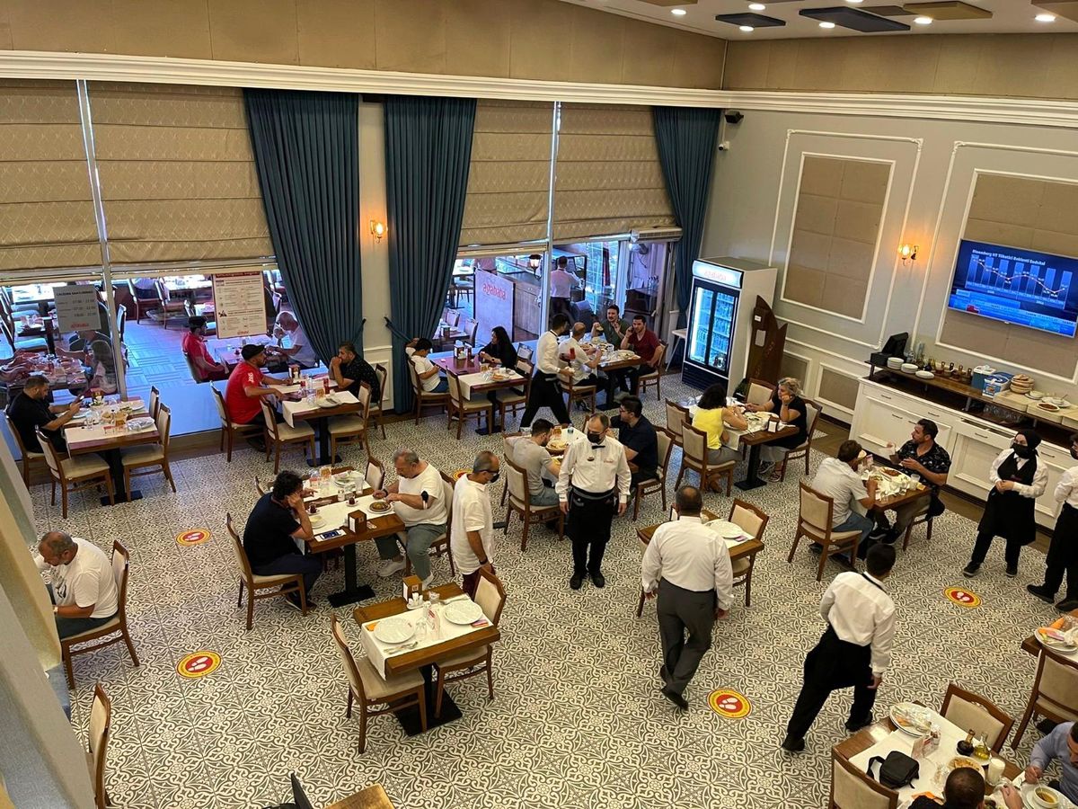 İstanbul\'da 1 Temmuz\'dan itibaren kafe ve restoranlar tam kapasite hizmet vermeye başladı