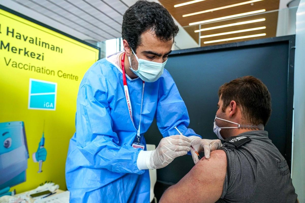 İstanbul Havalimanı\'nda Türk yolcuların aşılanmasına başlandı