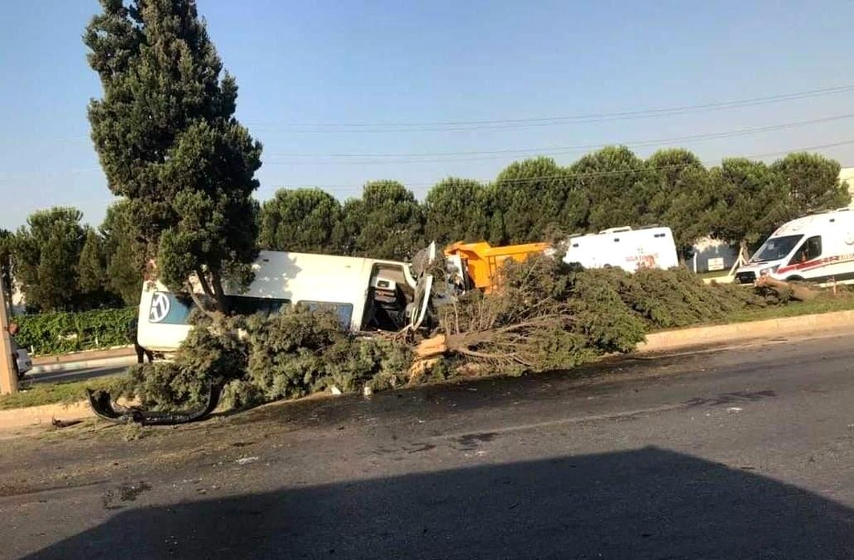 Kahramanmaraş\'ta işçi servisi devrildi: 10 yaralı
