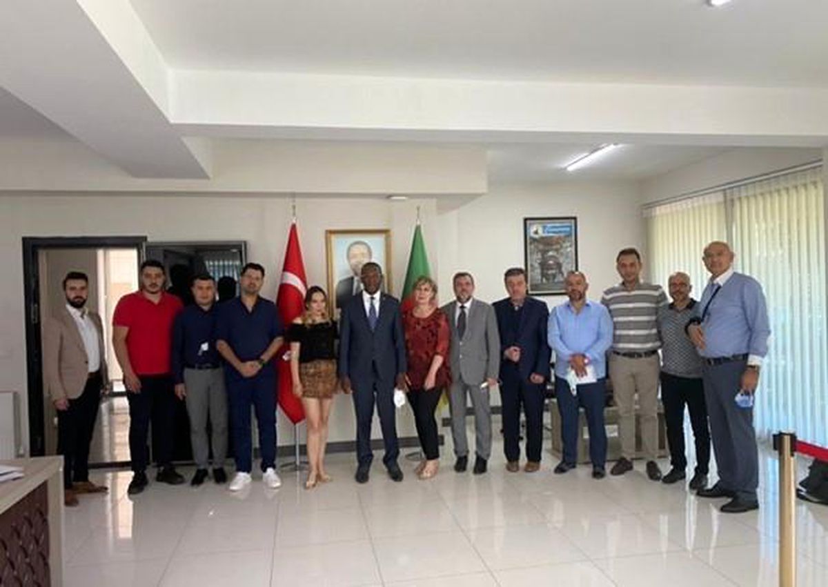 Kamerun Büyükelçisi Tchatchuouwo\'dan Türk iş adamlarına yatırım daveti
