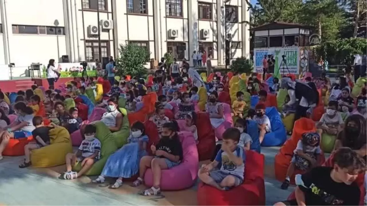 Son dakika haberleri... Küçük Hanımlar Küçük Beyler Uluslararası Çocuk Tiyatroları Festivali "Yunus Diye" oyunuyla perdelerini açtı