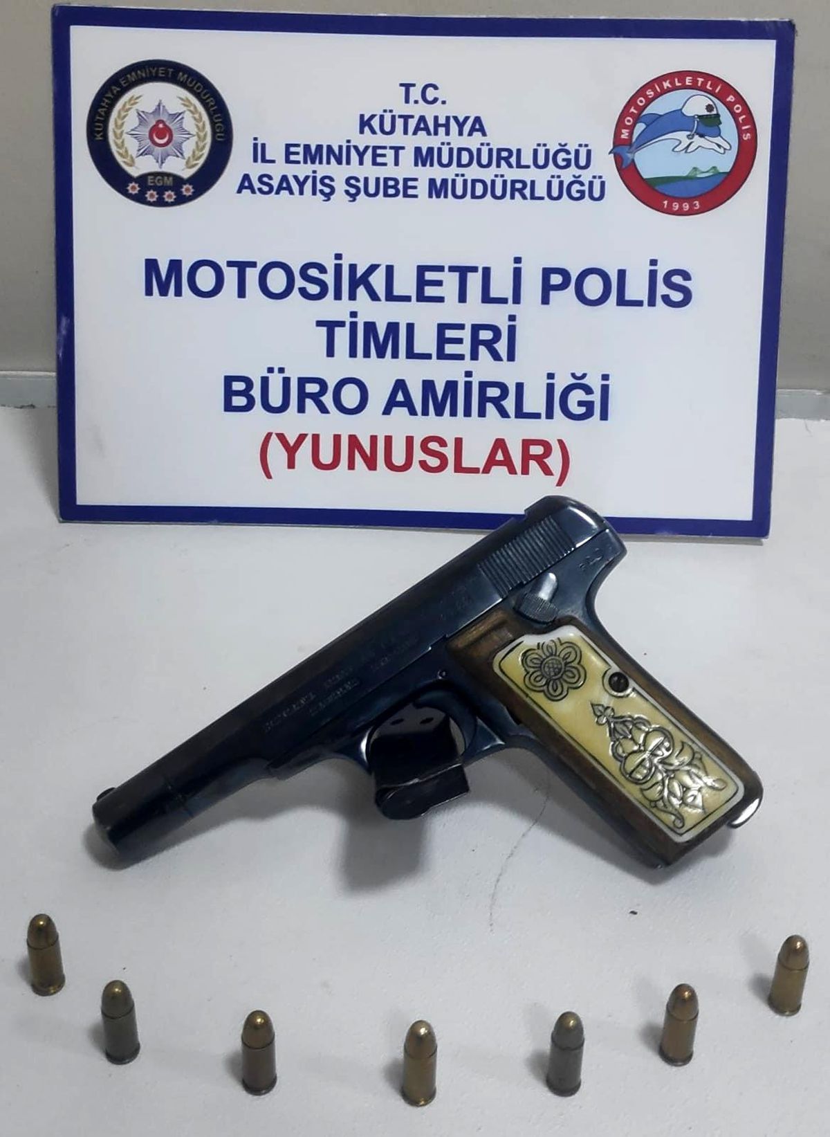 Kütahya\'da ruhsatsız tabanca ve pompalı av tüfeği ele geçirildi