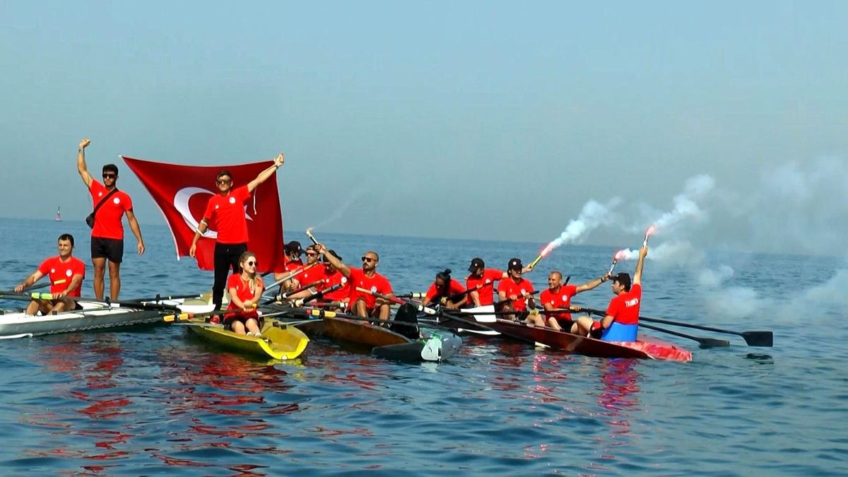 Maltepe sahilde özgürlüğe kürek çektiler