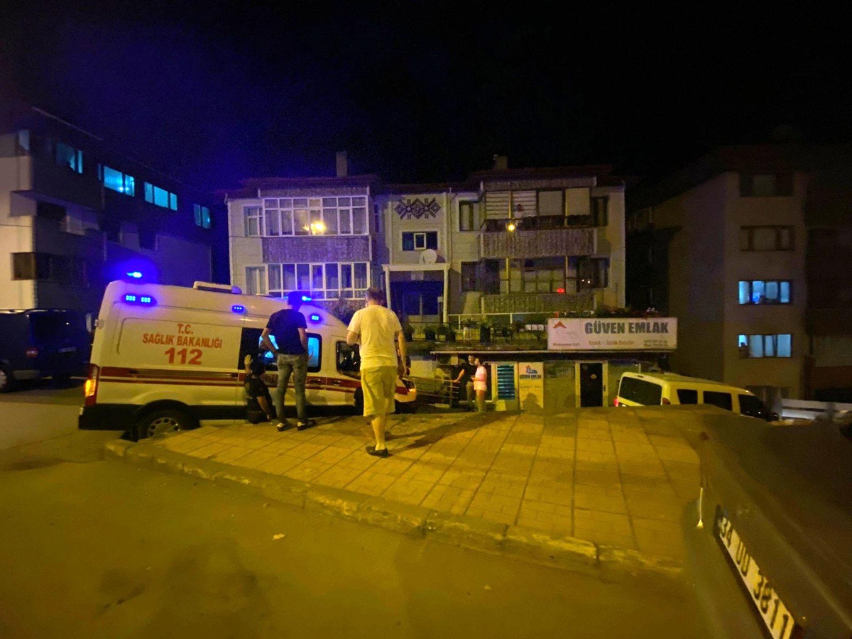 Otomobili taşladılar, sokak ortasında saldırdılar