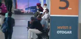 Saniyeler içinde çaldılar, dakikalar sonra yakalandılar... İstanbul Havalimanı'nda cüzdan hırsızları polis ekiplerinden kaçamadı