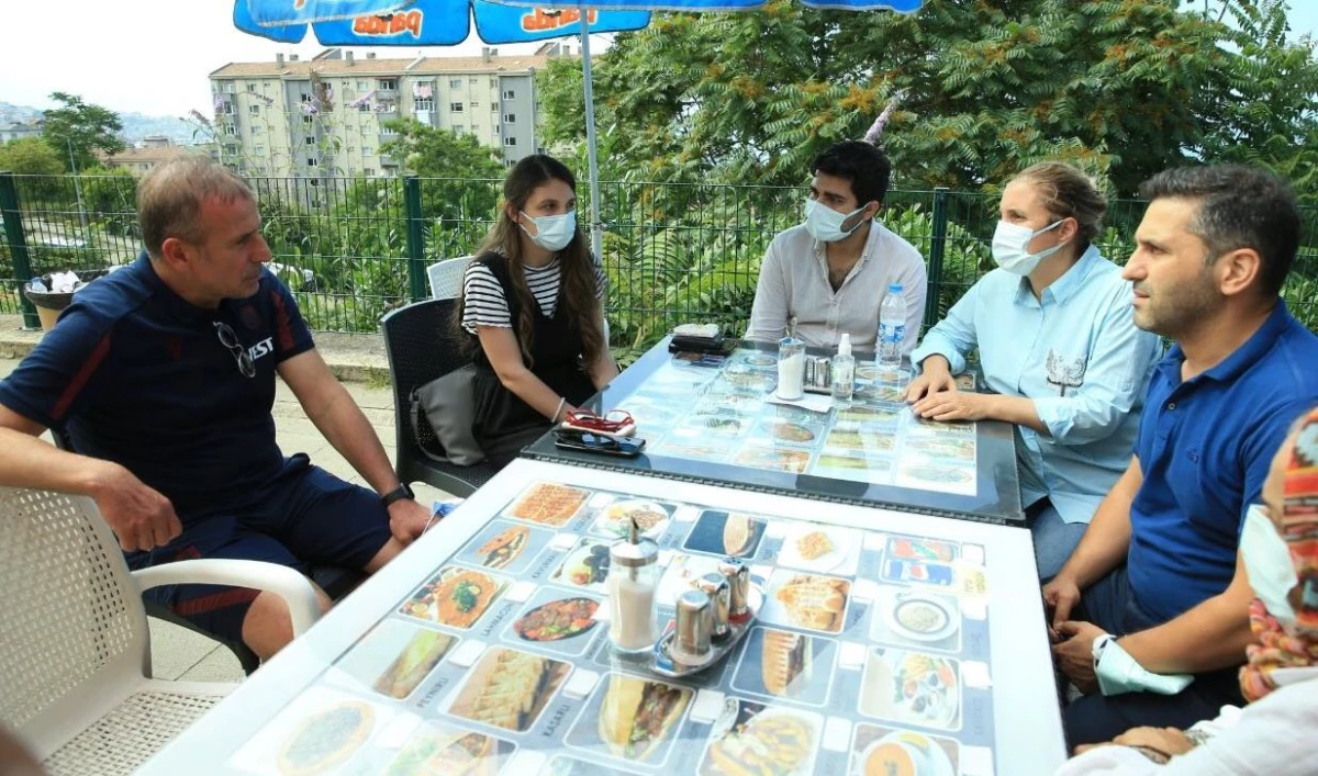 Trabzonspor Teknik Direktörü Avcı\'dan, tedavisi süren Kocaelispor Teknik Direktörü Akçay\'ın ailesine ziyaret