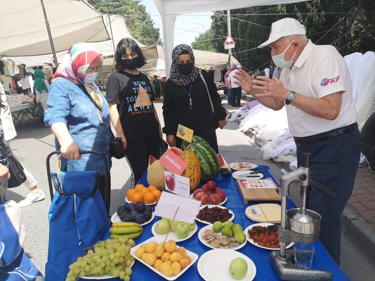 Türk Böbrek Vakfı, semt pazarında vatandaşları meyve tüketimi konusunda bilgilendirdi