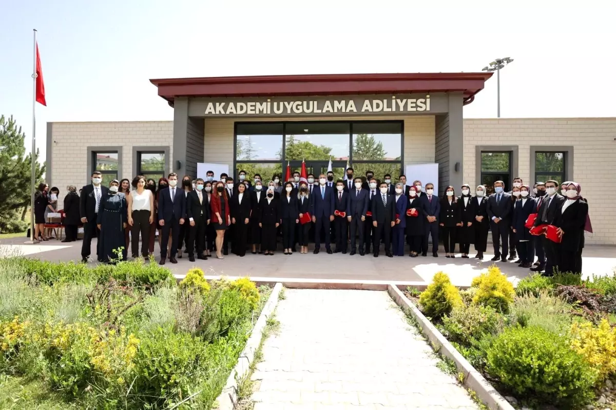 Adalet Bakanı Gül: "Adil olmak, adil kalmak ve adil görünmek asıl vazifedir"