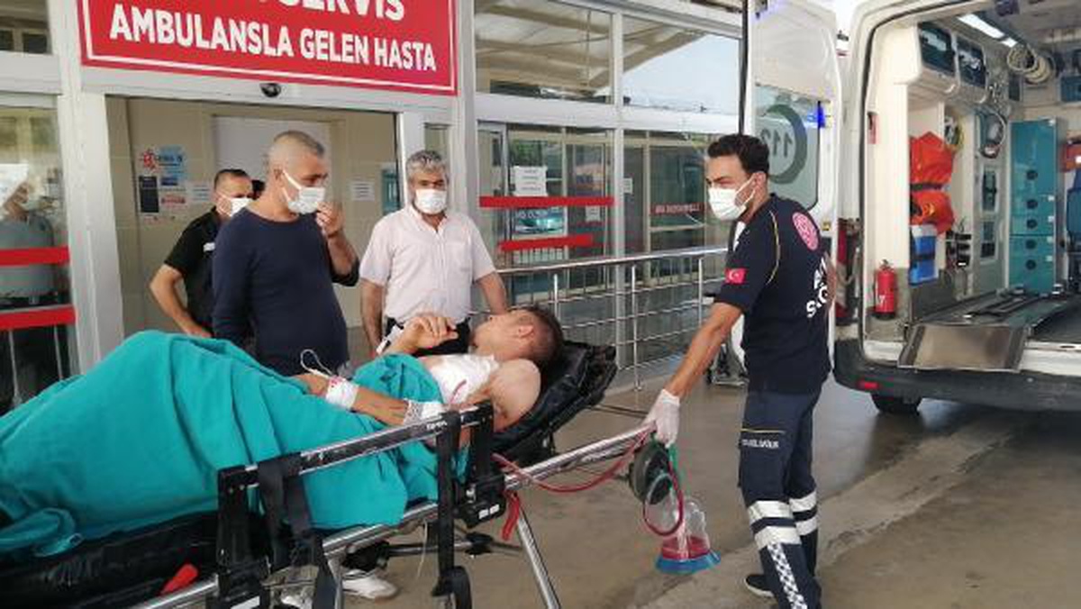 Adana\'da husumetli ailelerin bıçaklı kavgası: 5 yaralı