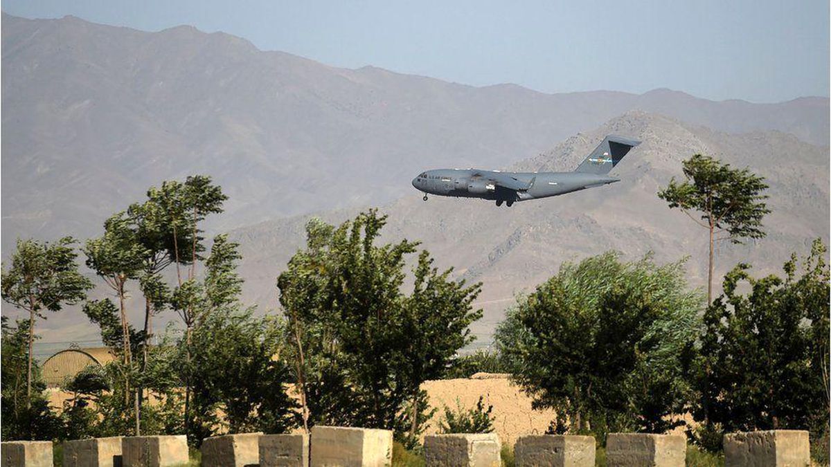 Afganistan\'daki Bagram hava üssünden son ABD ve NATO askerleri de ayrıldı
