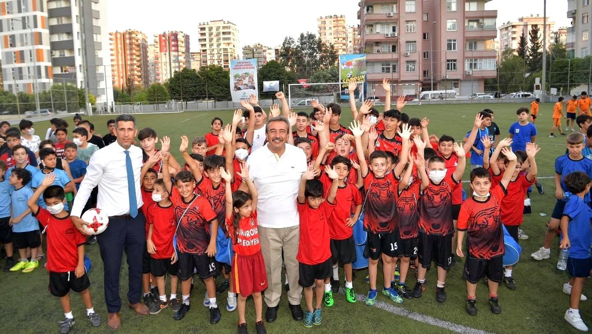 Çukurova\'da Yaz Futbol Okulu açıldı