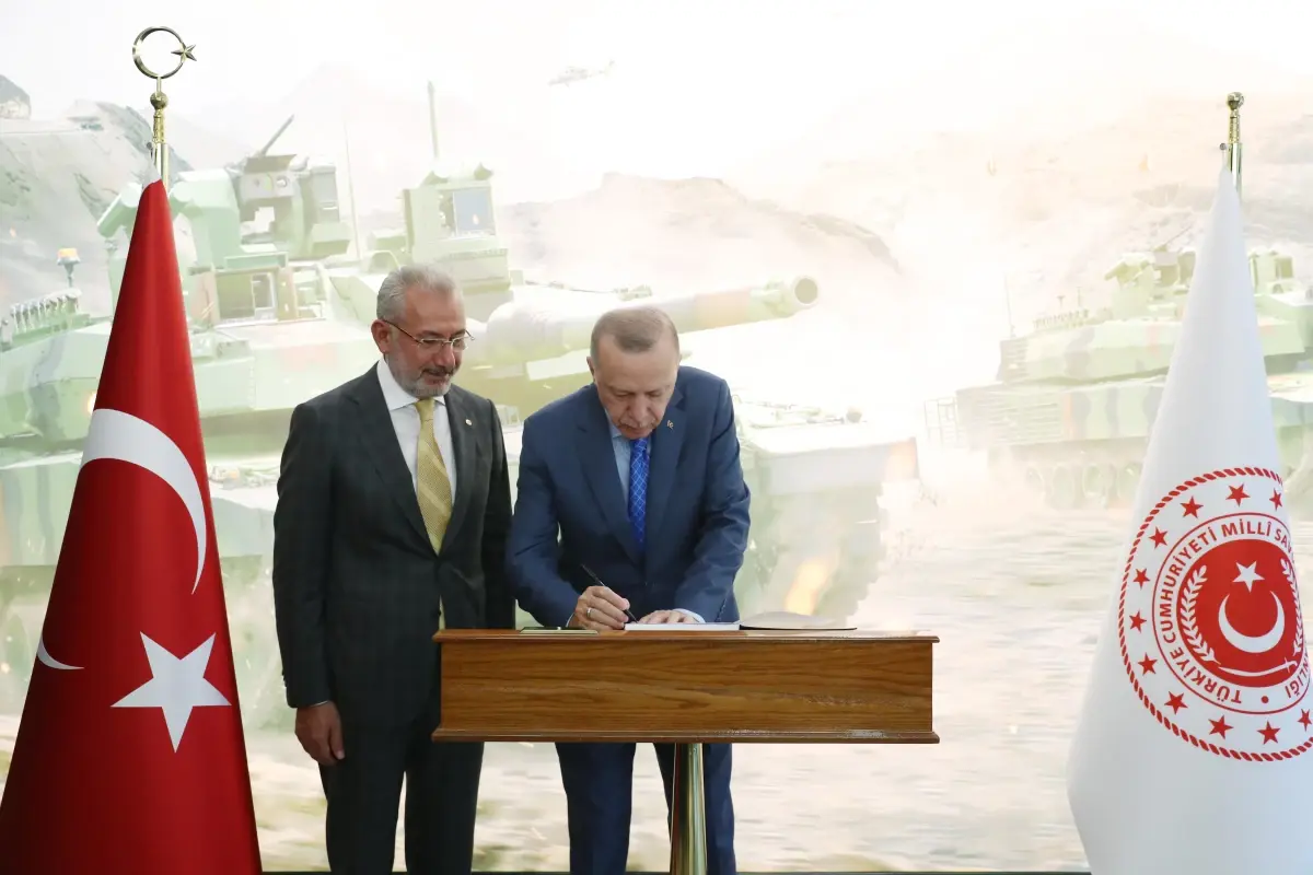 Cumhurbaşkanı Erdoğan, Arifiye\'de tank palet fabrikasını ziyaret etti