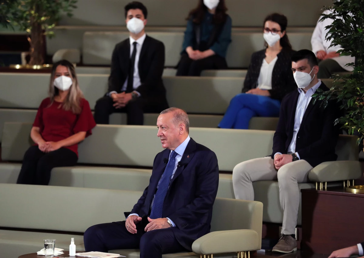 Cumhurbaşkanı Erdoğan, doktora öğrencileriyle "Kütüphane Söyleşileri"nde buluştu: (1)