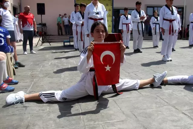Derince'nin spor kompleksi, dualarla hizmete açıldı Derince'nin spor kompleksi, dualarla hizmete açıldı