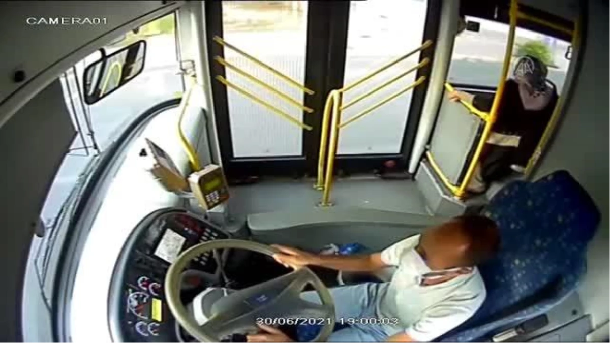 Diyarbakır\'da yanan yolcu otobüsünde şoförün dikkati olası faciayı önledi