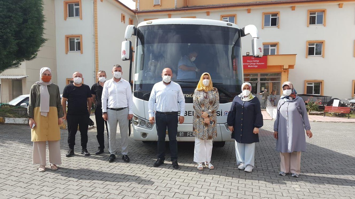 Düzce\'de huzurevi sakinleri Abant\'ı gezdi