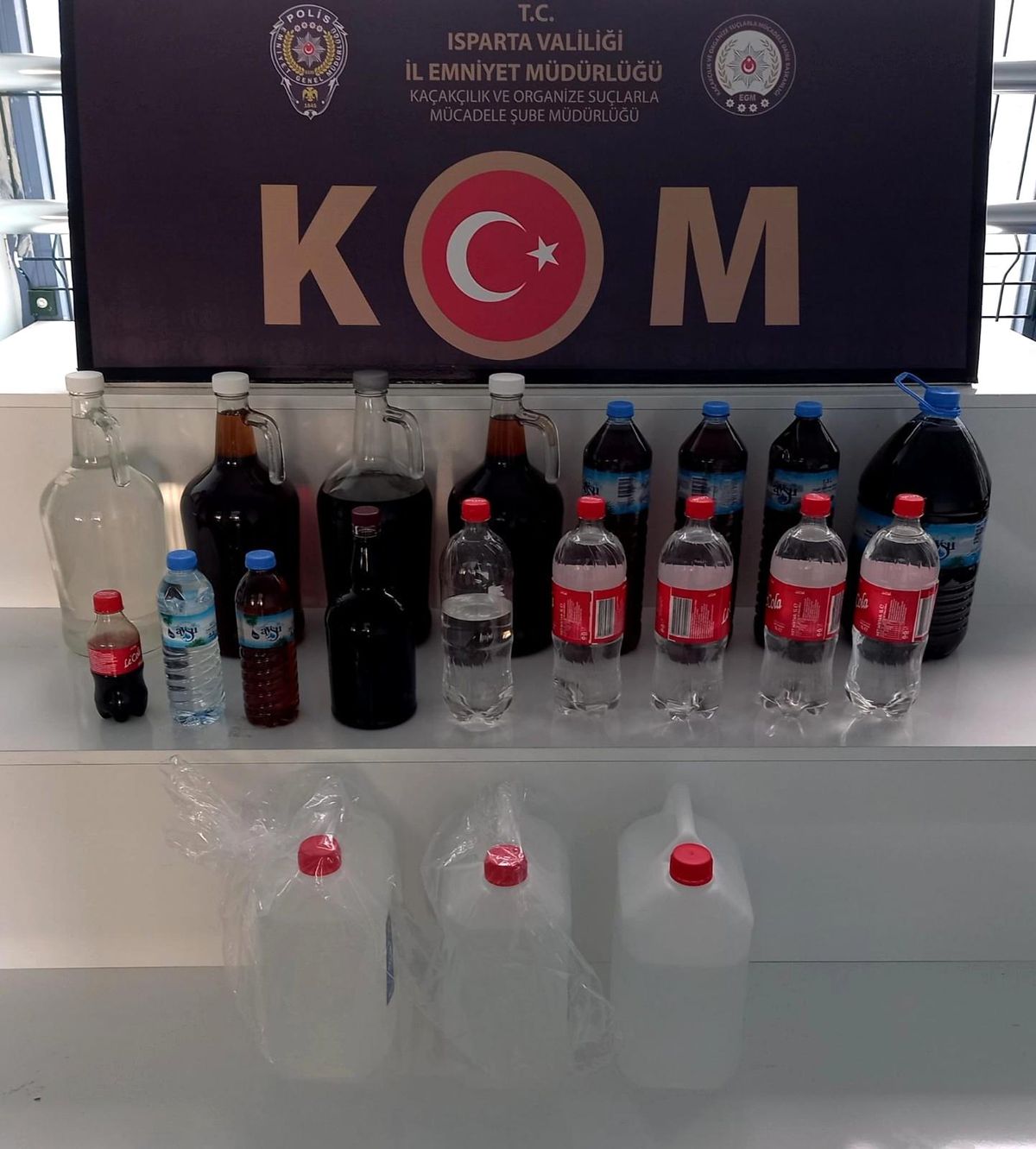 Isparta\'da litrelerce kaçak içki ve akaryakıt ele geçirildi