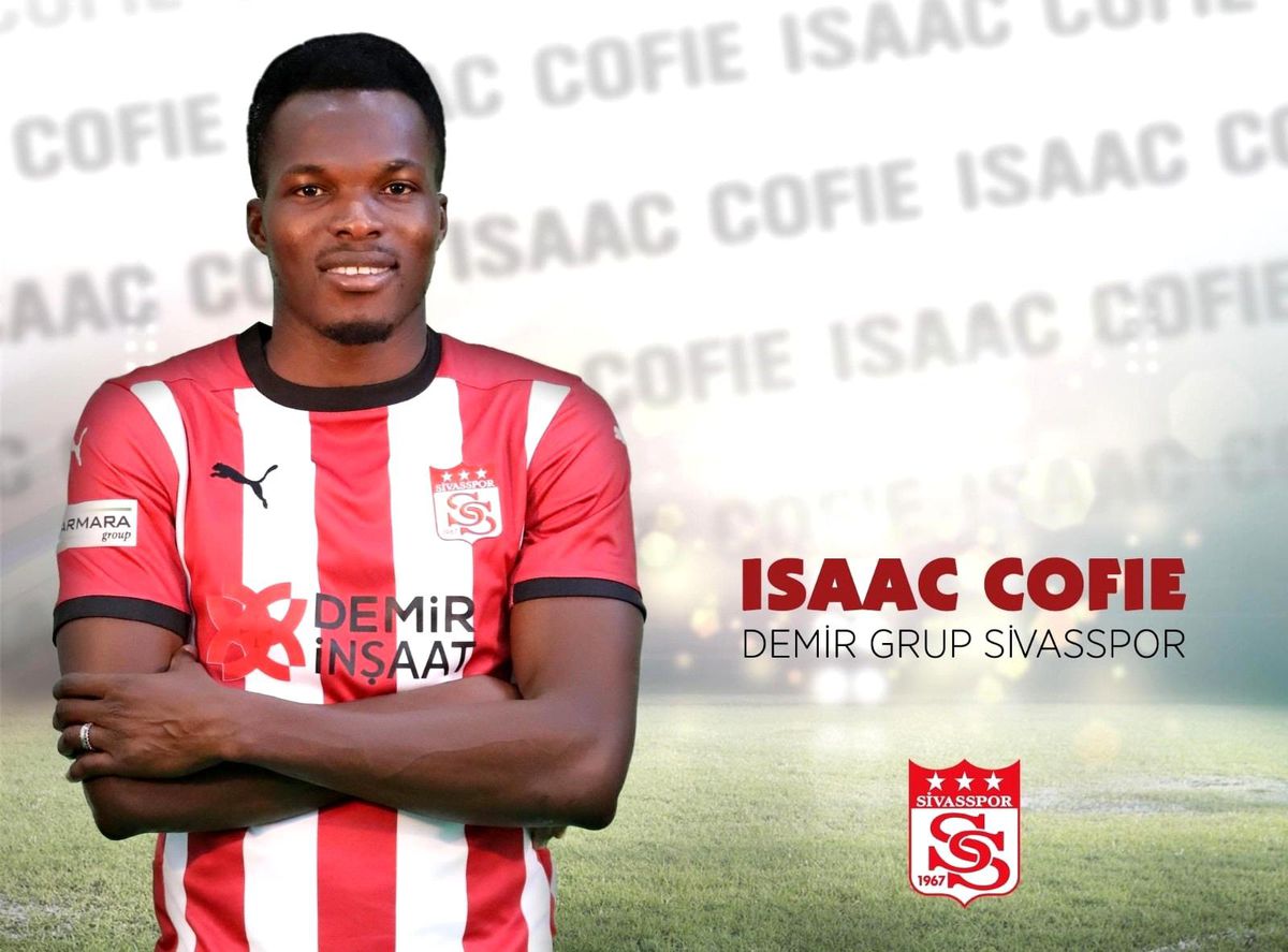 Issac Cofie 2 yıl daha Sivasspor\'da
