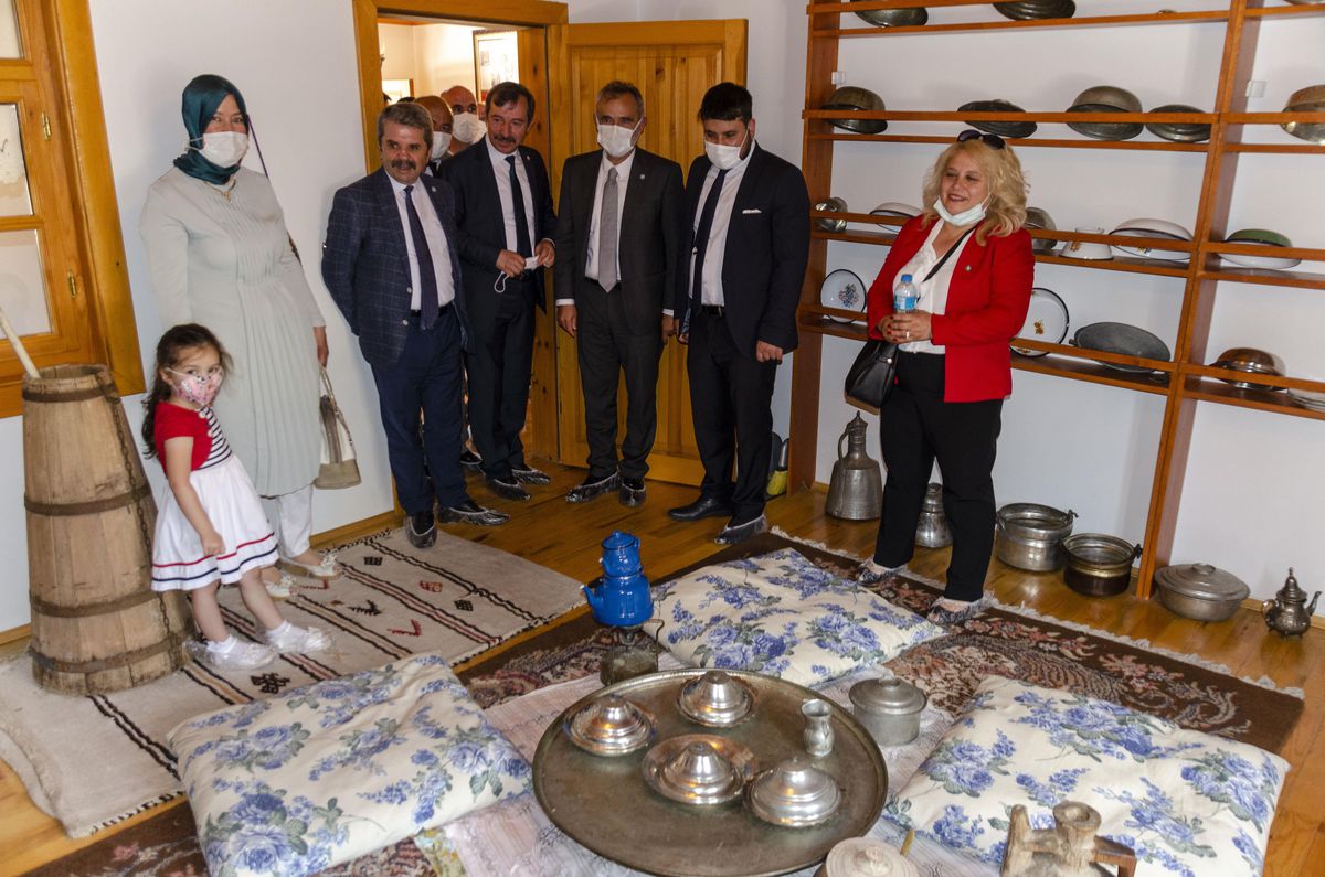 İYİ Parti Siyaset Akademisi Başkanı Akalın, Kahramankazan\'da ziyaretlerde bulundu