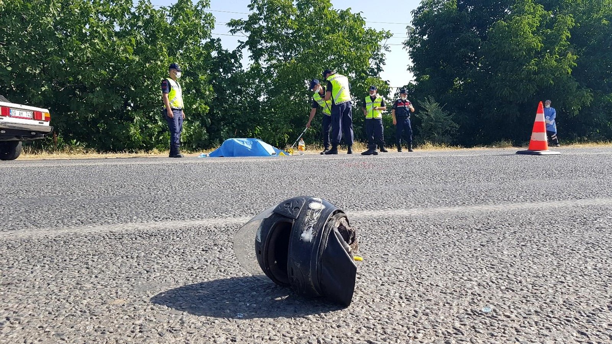 Son dakika haberleri... İzmir\'deki feci kazada motosiklet sürücüsü yaşamını yitirdi