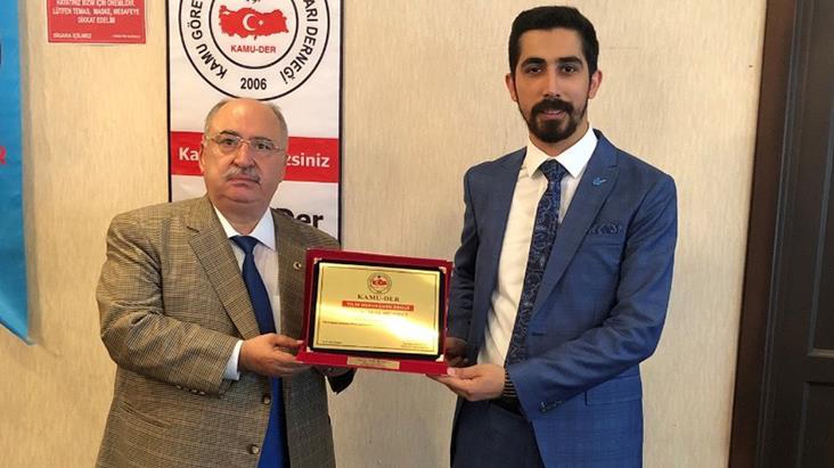 Kamu-Der\'den Melik Müjdeci\'ye "Yılın Hukukçusu" ödülü
