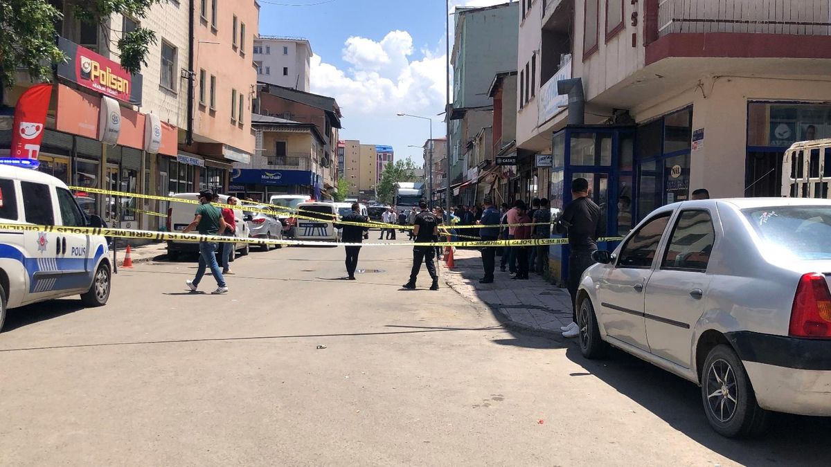 Kars\'ta silahlı kavga: 3 yaralı