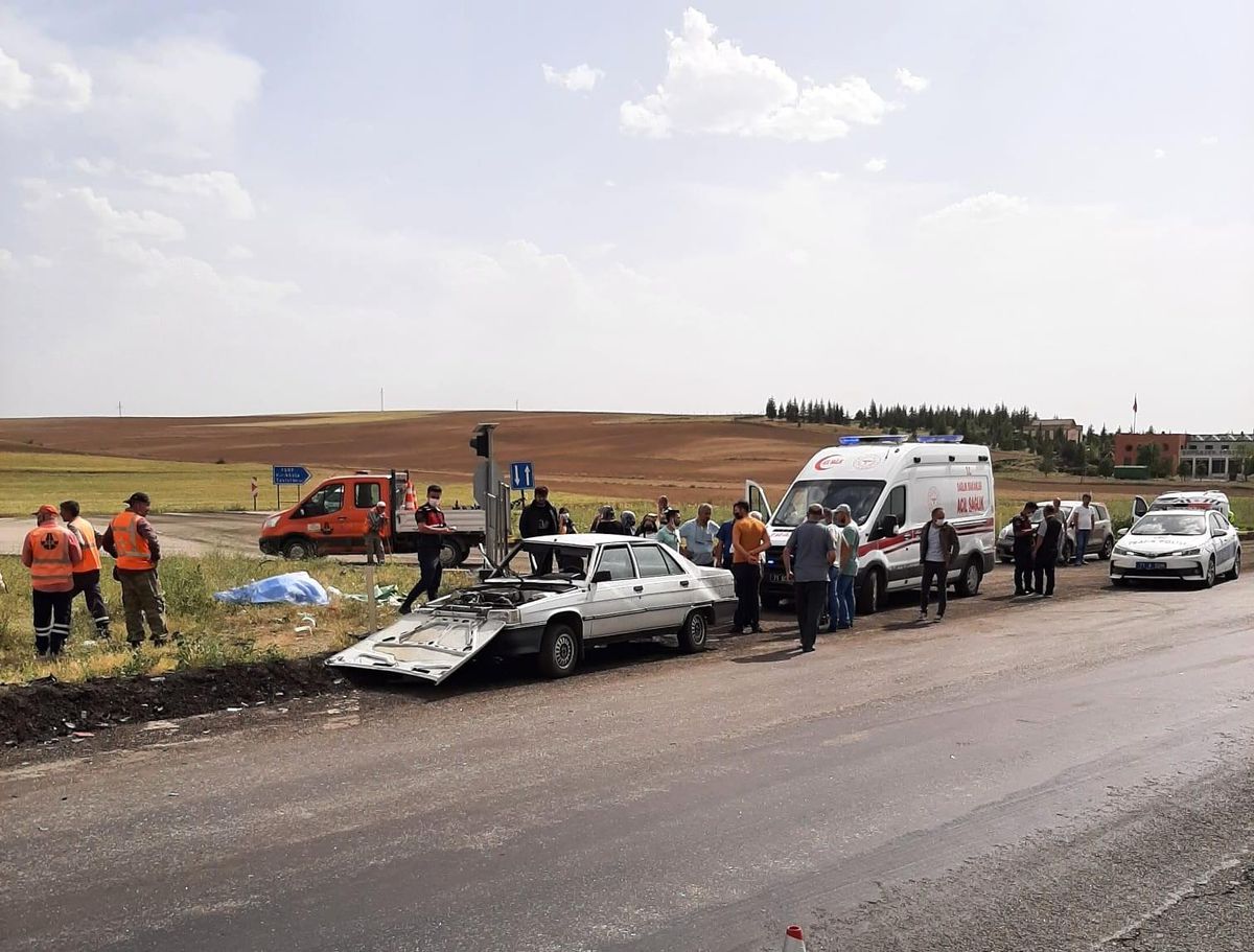 Son dakika haber! Kırıkkale\'de iki otomobil çarpıştı: 1 ölü, 2 yaralı