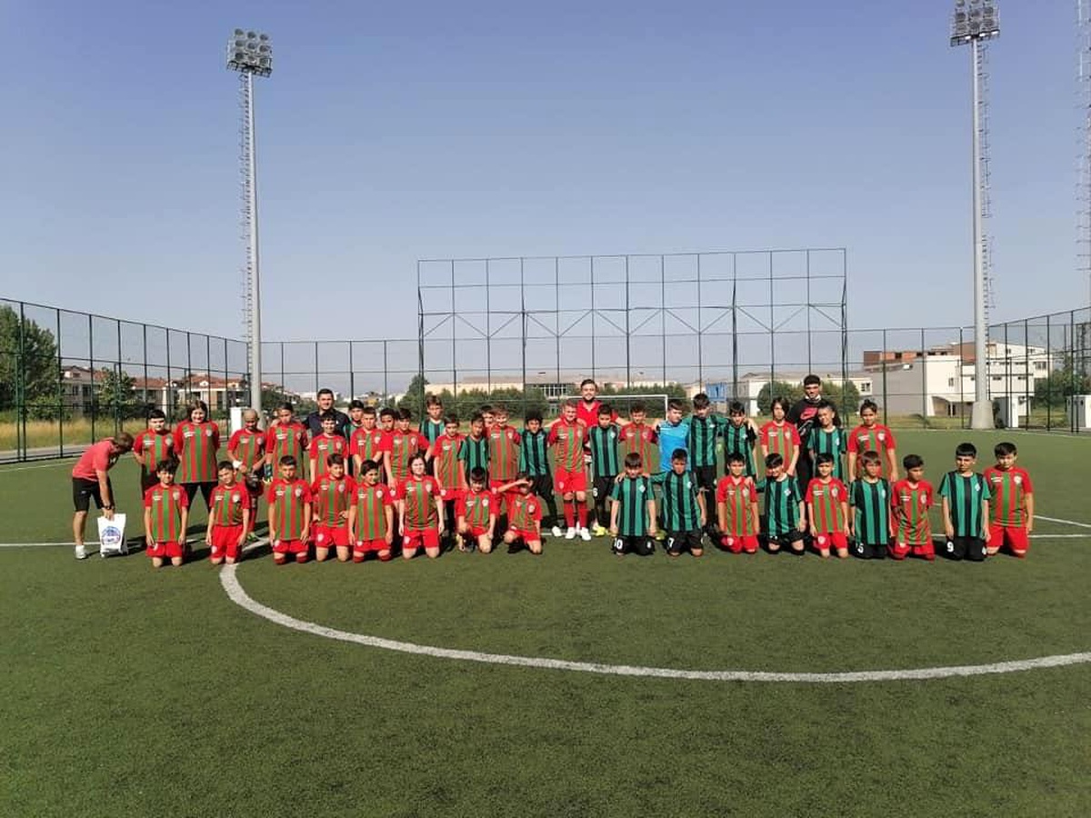 Minik futbolcular Sakaryaspor\'un konuğu oldu