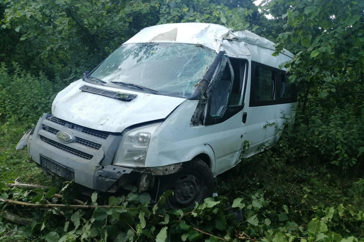 Son dakika haber... Ordu\'da hastaneye giderken kaza yapan minibüs sürücüsü hayatını kaybetti