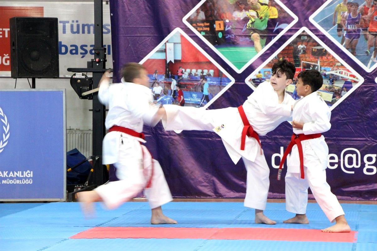 Son dakika haber: Spor okullarında çocuklar spora doyacak