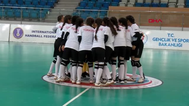 SPOR Şanlıurfalı minik hentbolcu Merve Akpınar: Köyümdeki kız çocuklarının kaderini değiştireceğim - Son Dakika Spor