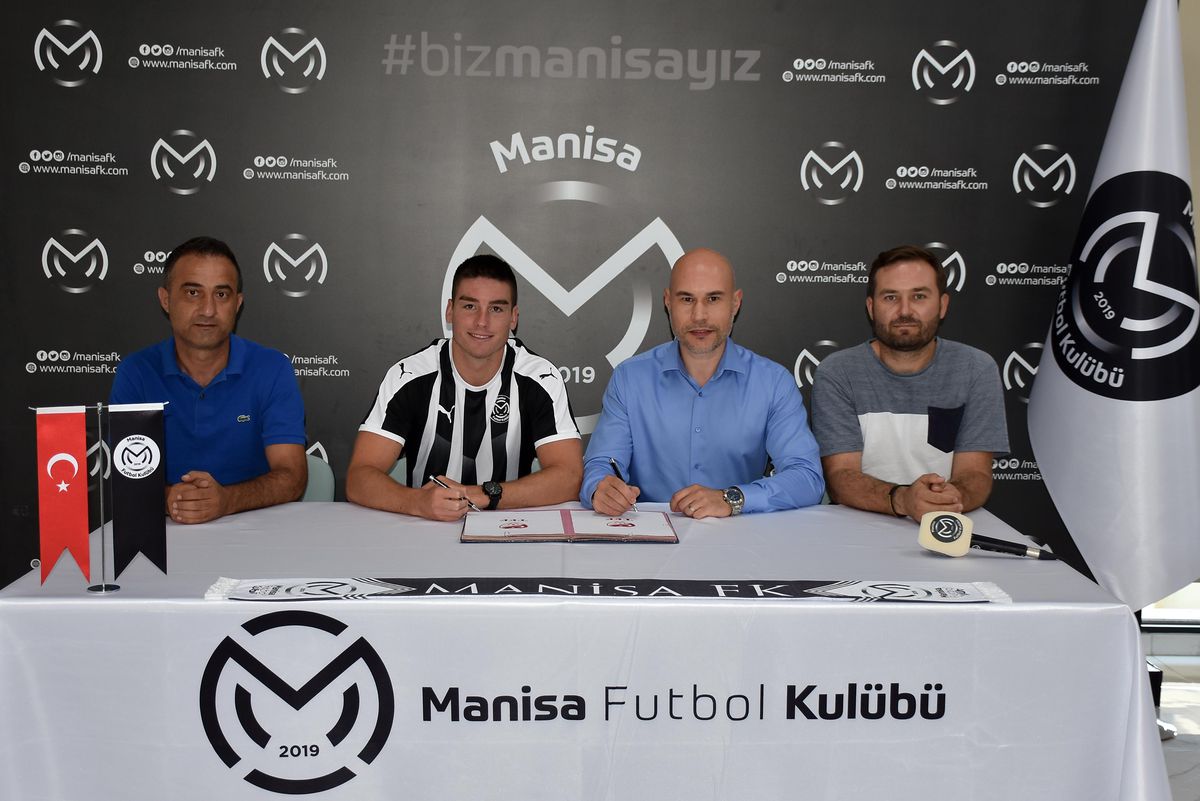 TFF 1. Lig ekibi Manisa, ilk yabancı oyuncu transferini yaparak Leon Sever\'i kadrosuna kattı