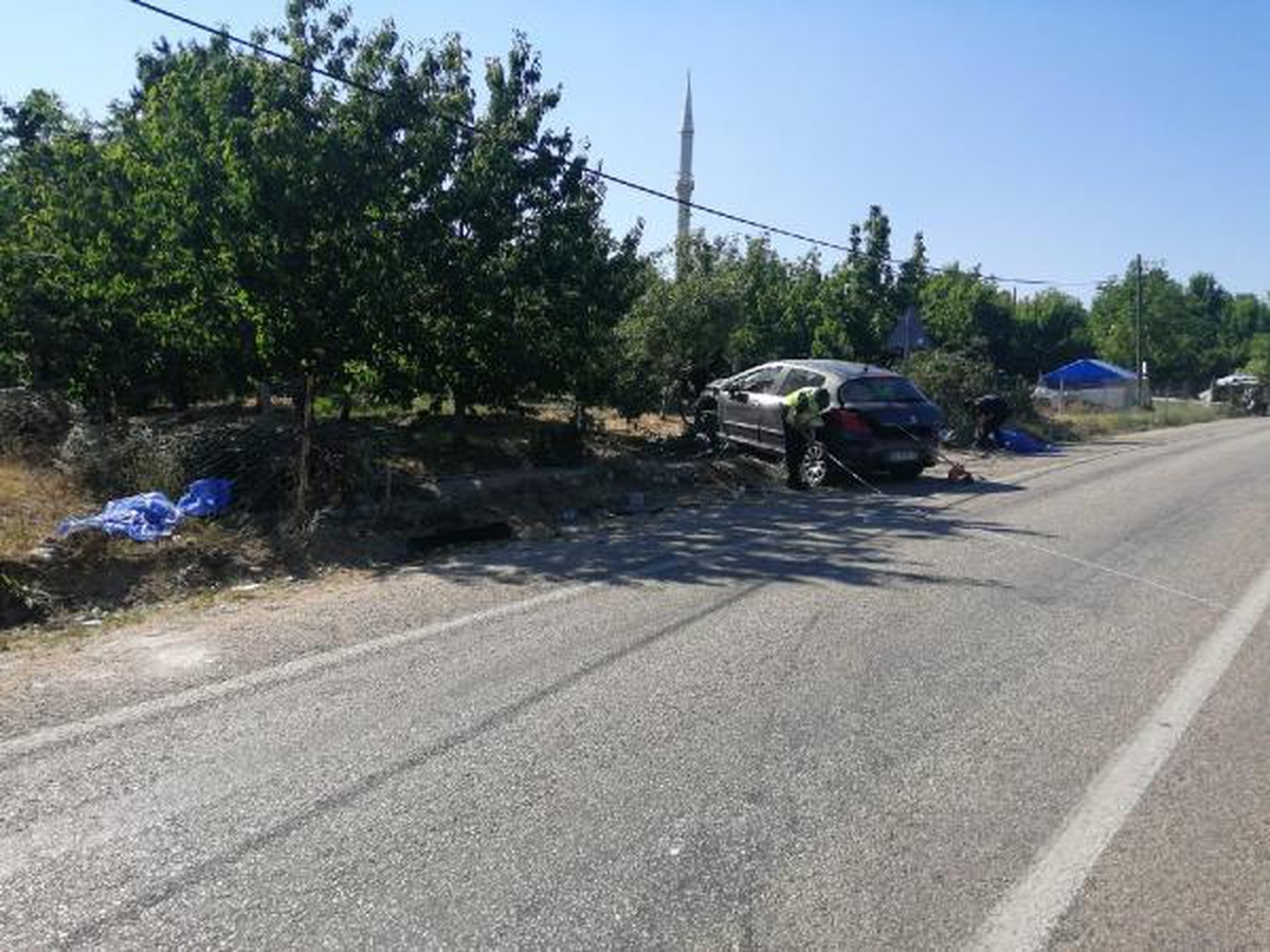 Yolun karşısına geçmek isterken otomobilin çarptığı 2 kadın öldü