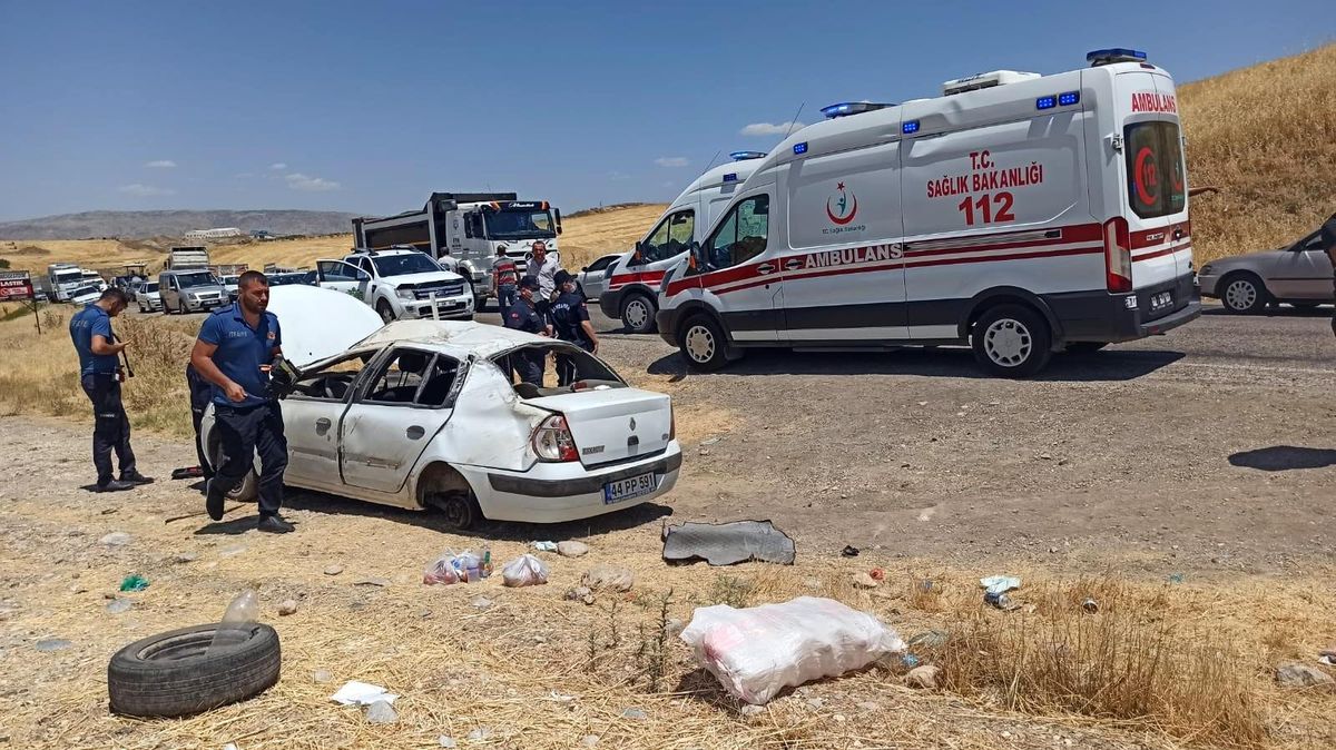 Adıyaman\'da otomobil takla attı: 6 yaralı