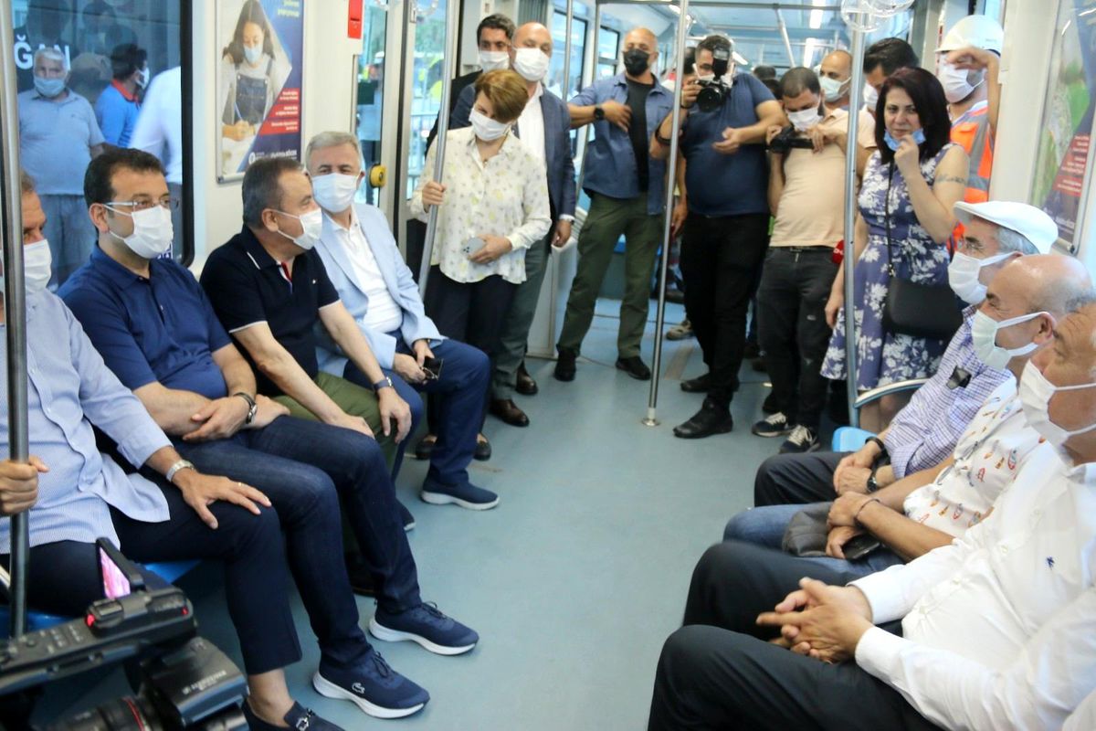 Antalya\'da 3. Etap Raylı Sitemin test sürüşü CHP\'li 10 büyükşehir belediye başkanının katılımıyla başladı