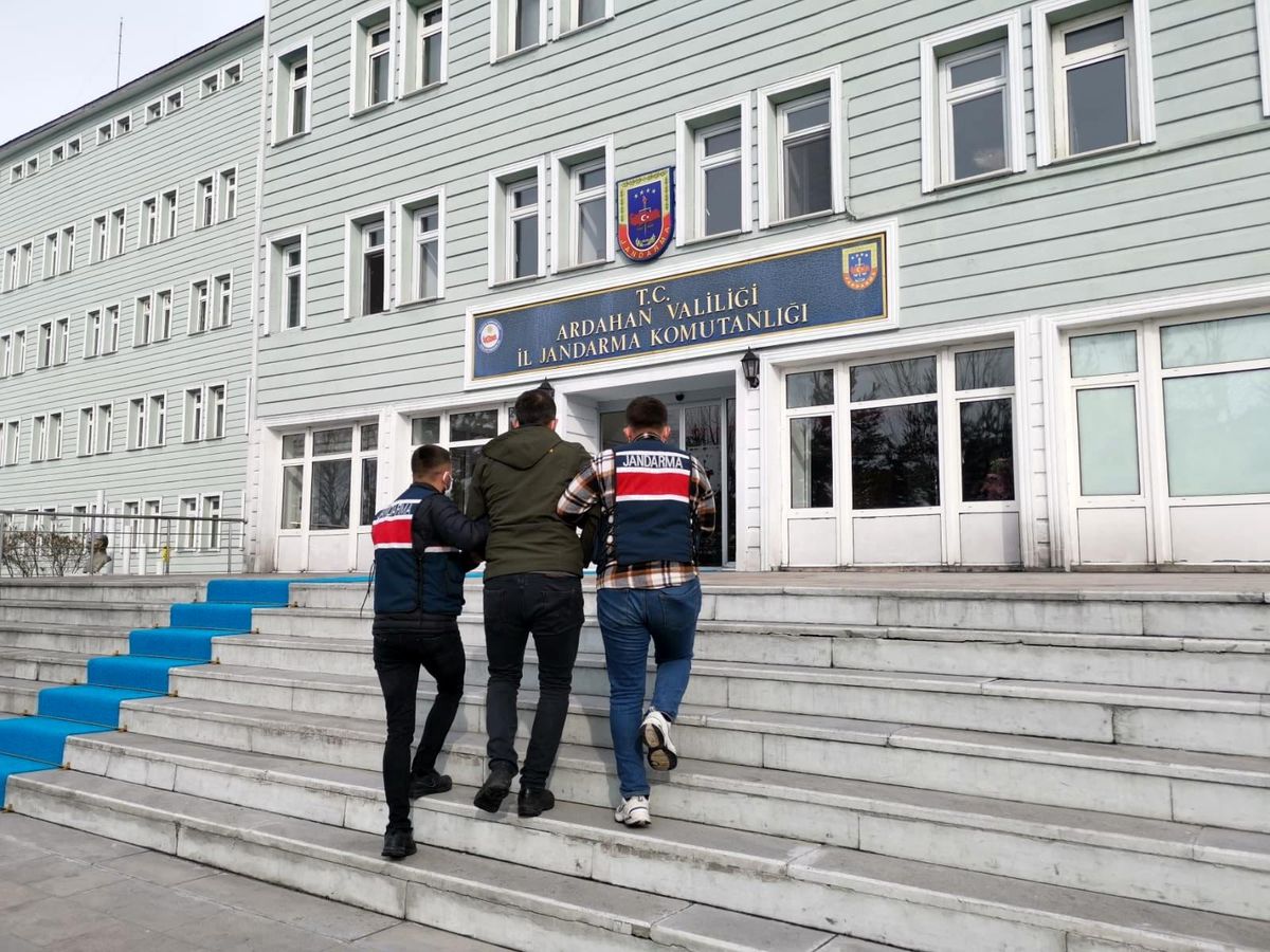 Ardahan\'da çeşitli suçlardan aranan 23 zanlı yakalanarak cezaevine gönderildi
