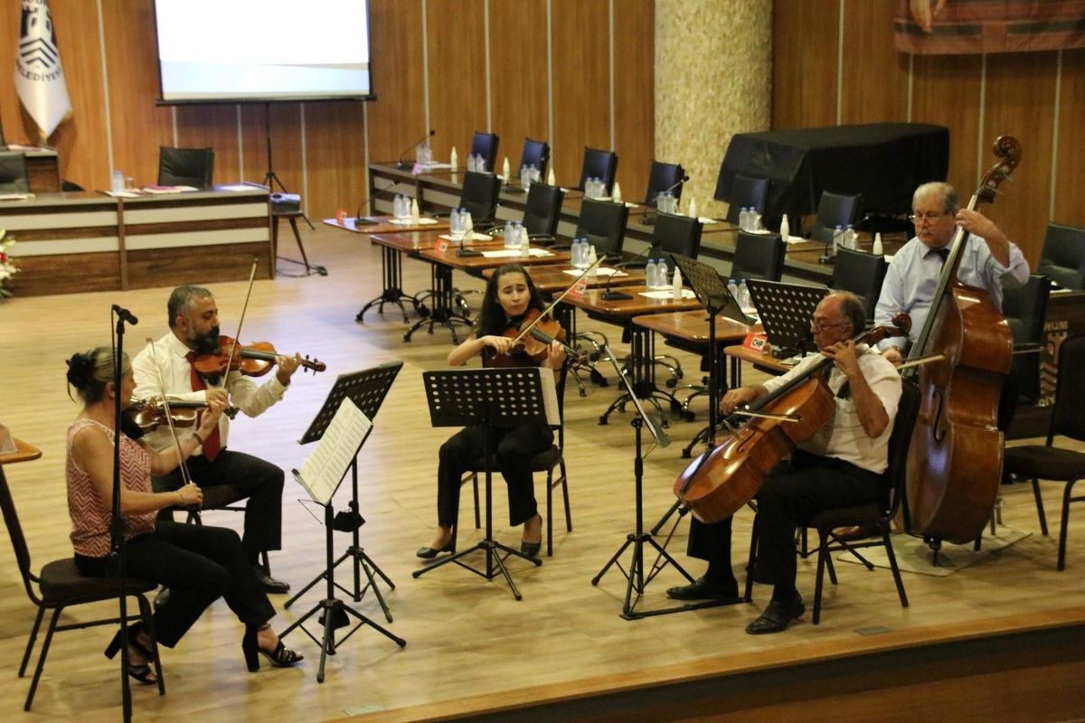 Bodrum Belediyesi Meclis toplantısında klasik müzik konseri verildi
