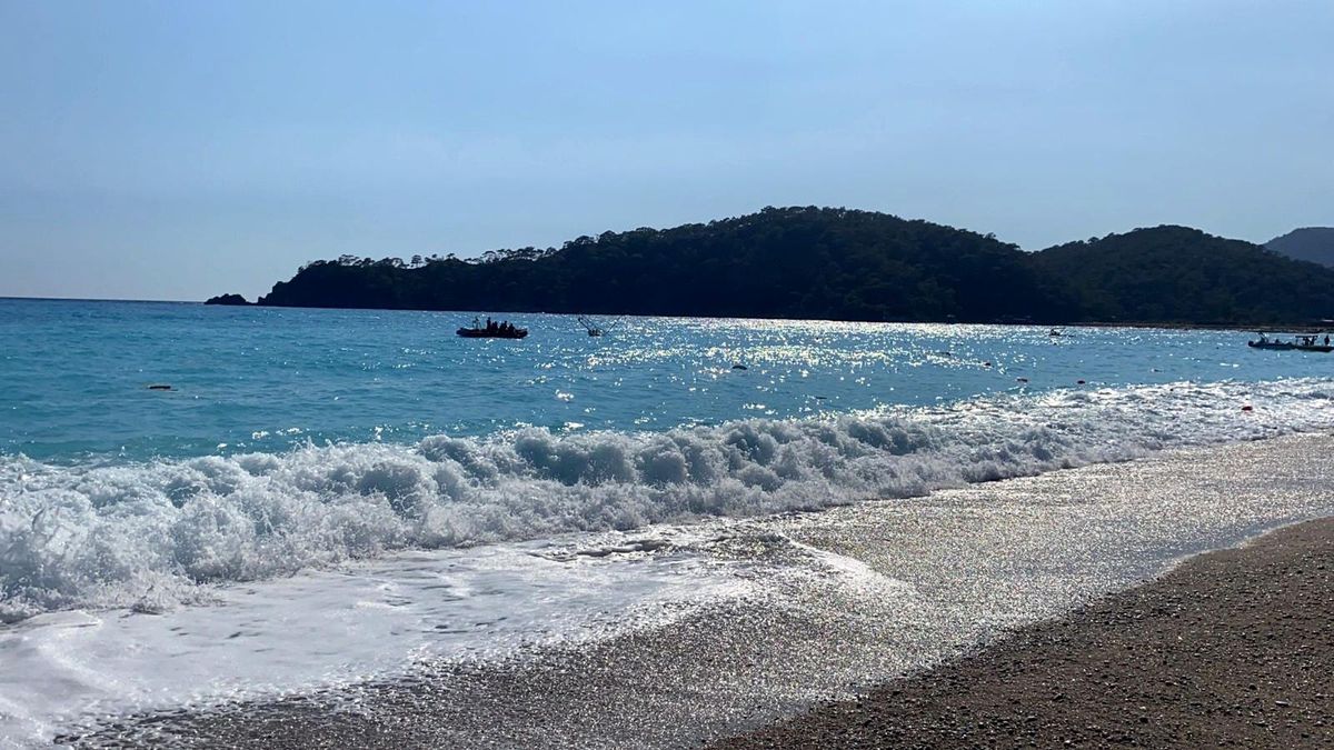 Fethiye\'de tur teknesi battı, 1\'i çocuk 3 yaralı
