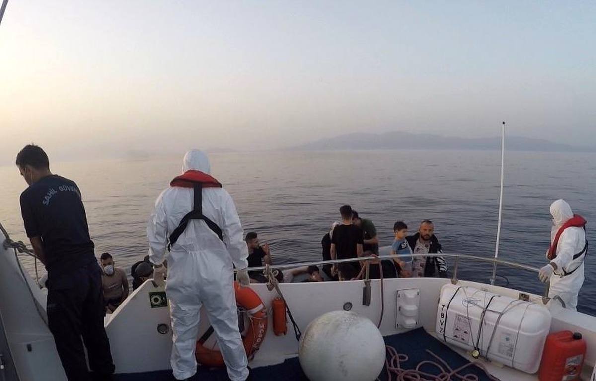 Göçmenlerin imdadına sahil güvenlik yetişti