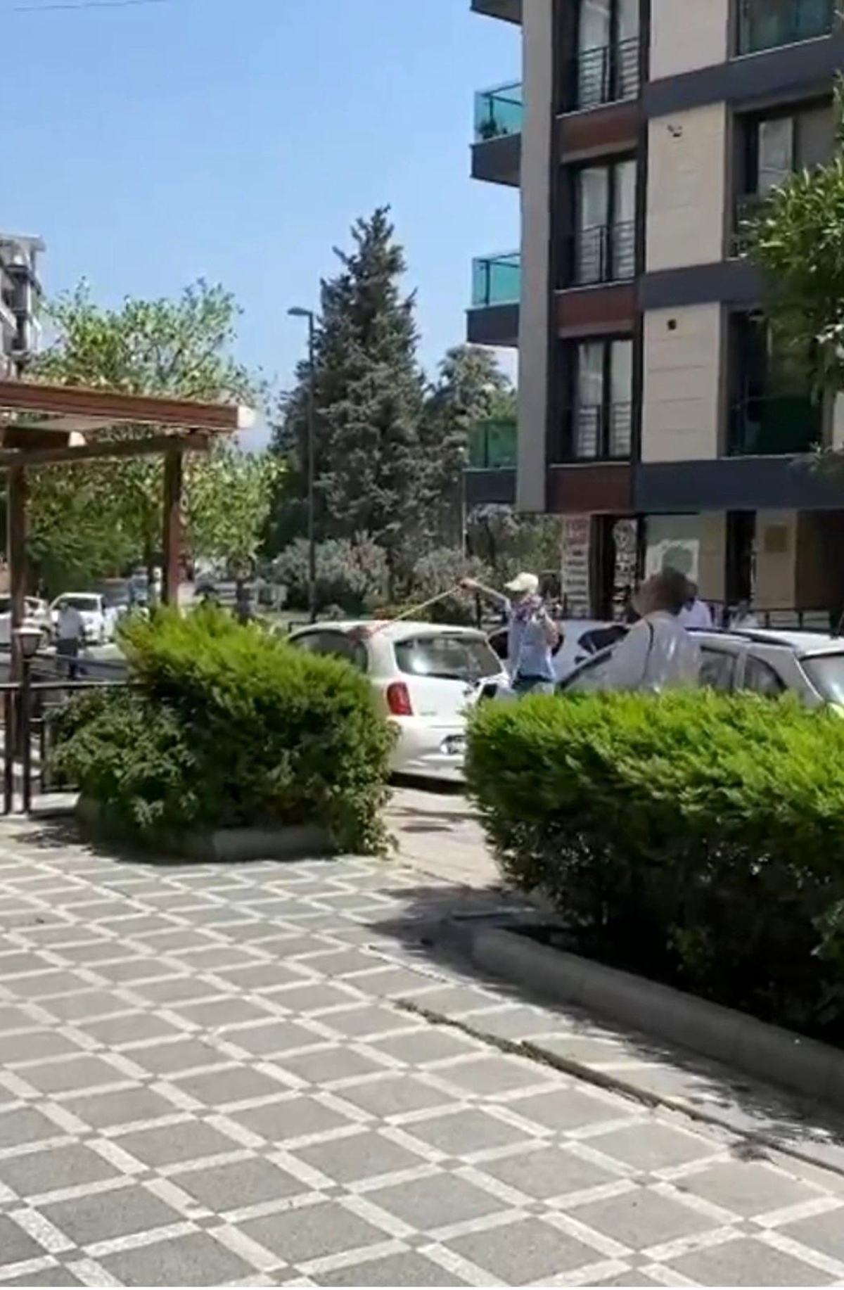 Hatay\'da düğüne denk gelen temizlik görevlisi oynaması